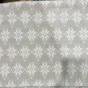 Set of 6 like new placemats